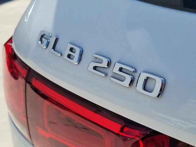 Used 2023 Mercedes-Benz GLB 250 image 8