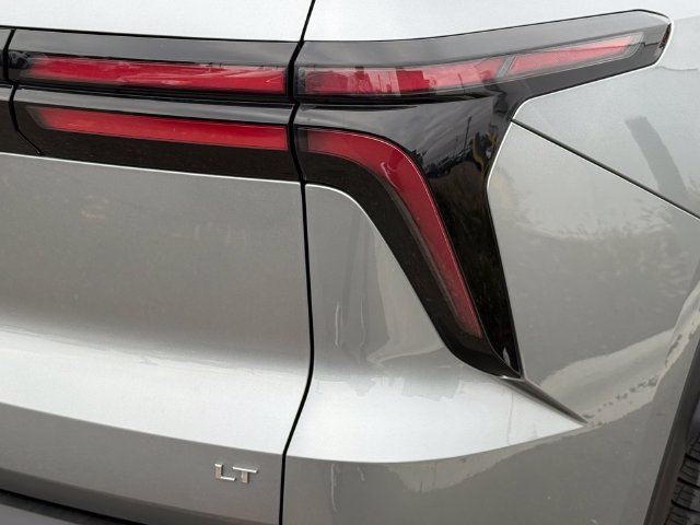 Used 2024 Chevrolet Traverse LT FWD image 32