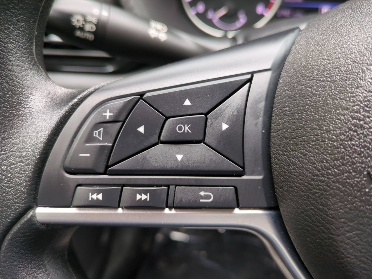 Used 2025 Nissan Sentra SV FWD image 22