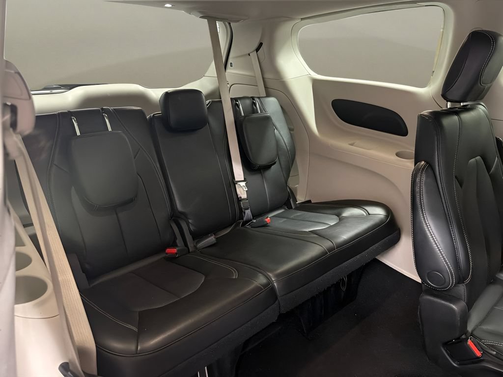 Used 2023 Chrysler Pacifica Touring-L FWD image 26