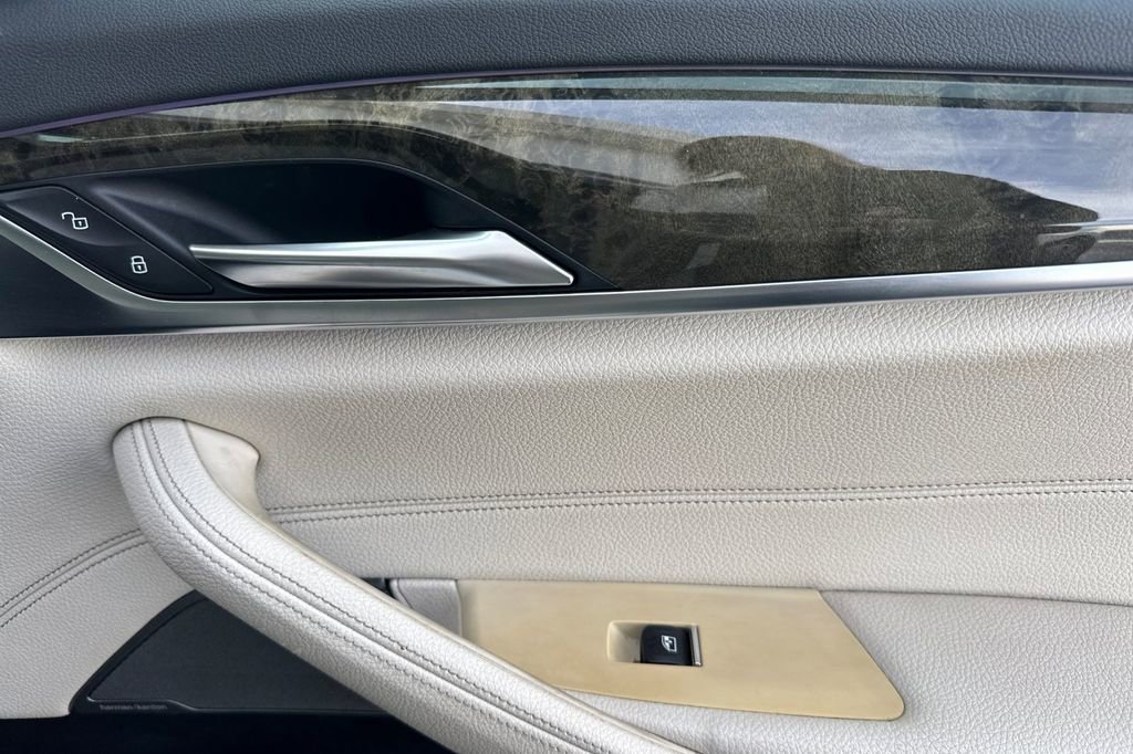 Used 2018 BMW 540i w/ M Sport Package image 18