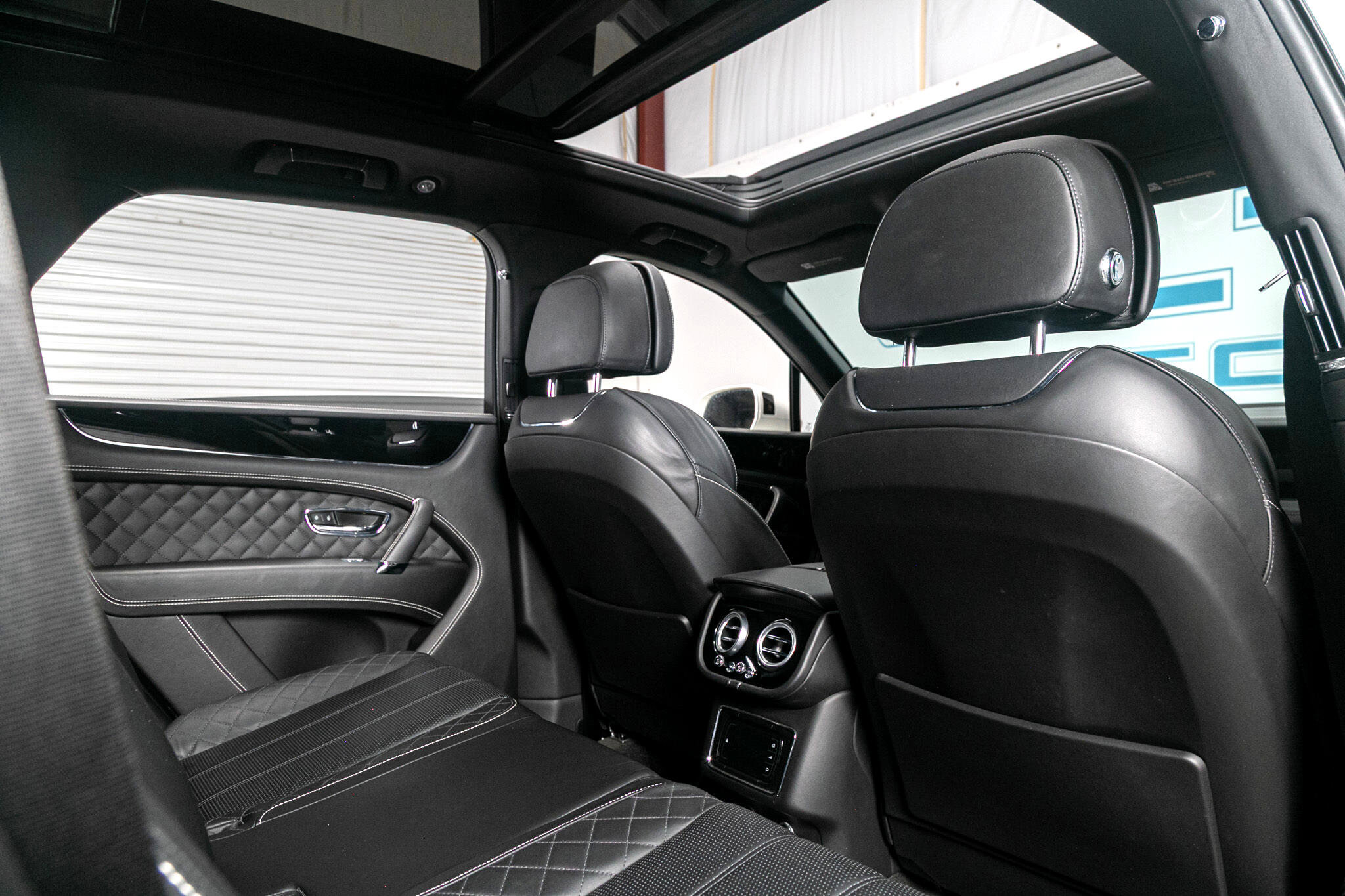 Used 2017 Bentley Bentayga image 8