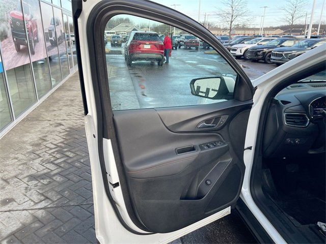 Certified 2022 Chevrolet Equinox RS w/ Infotainment Package image 23