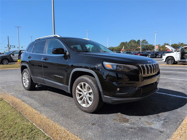 Used 2019 Jeep Cherokee Latitude w/ Cold Weather Group