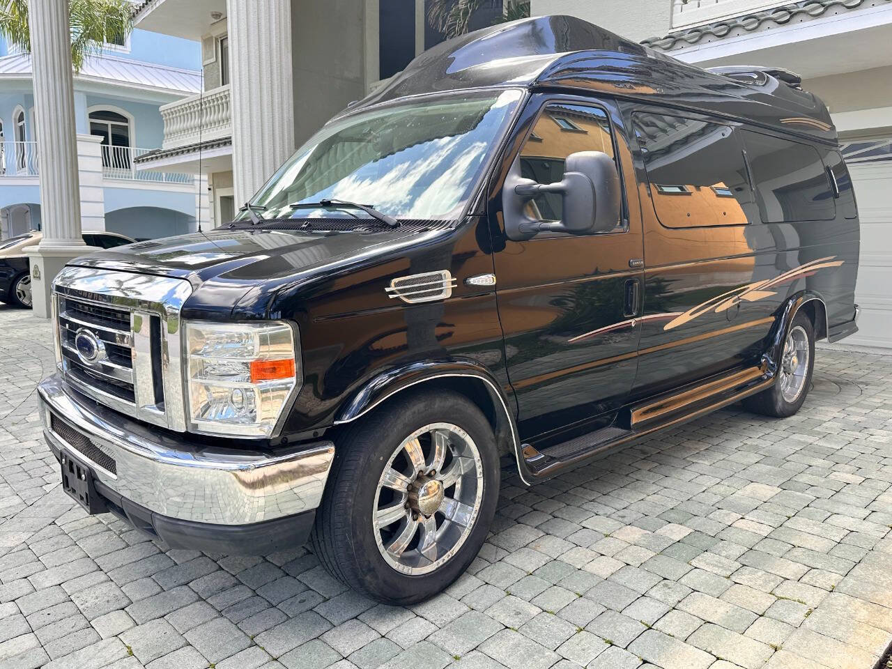Used 2010 Ford E-350 and Econoline 350 XLT RWD image 21