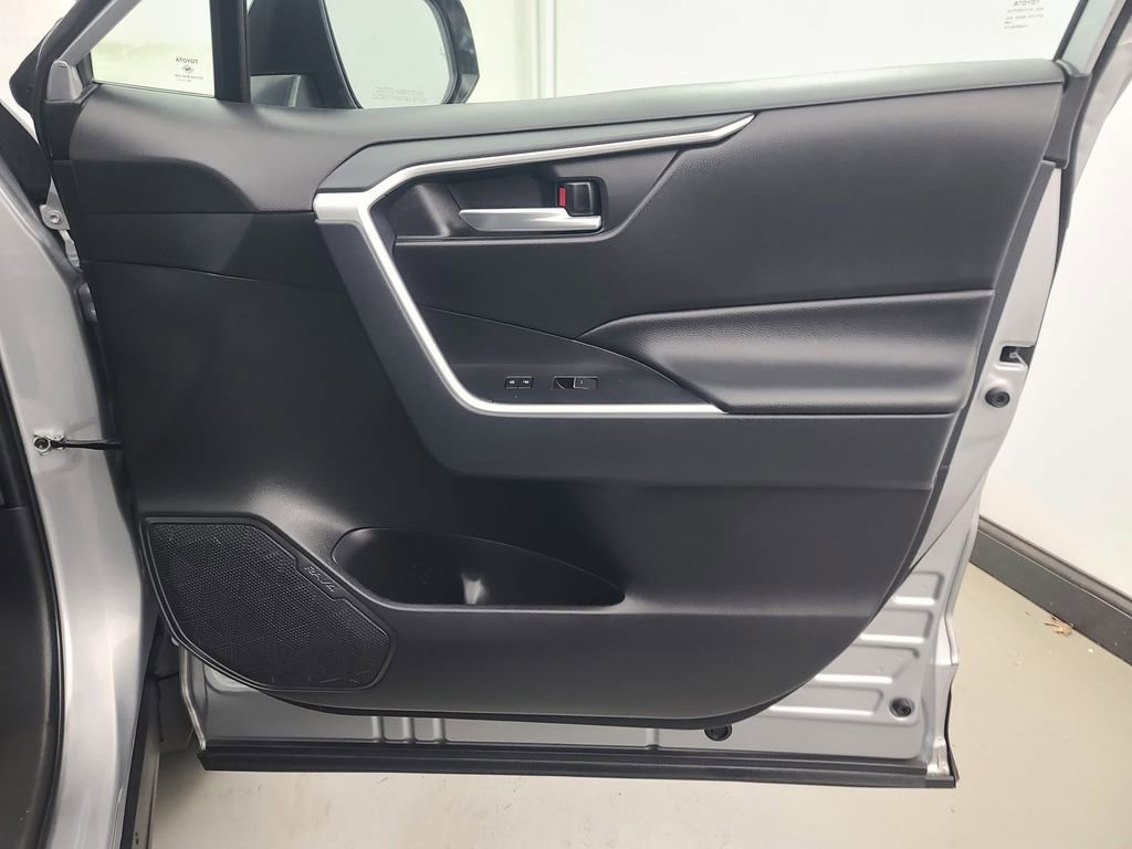 Used 2025 Toyota RAV4 XLE AWD/4WD image 14