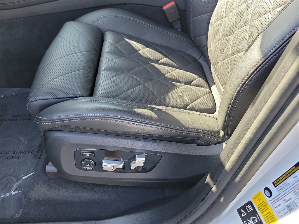 Used 2024 BMW X7 xDrive40i image 16