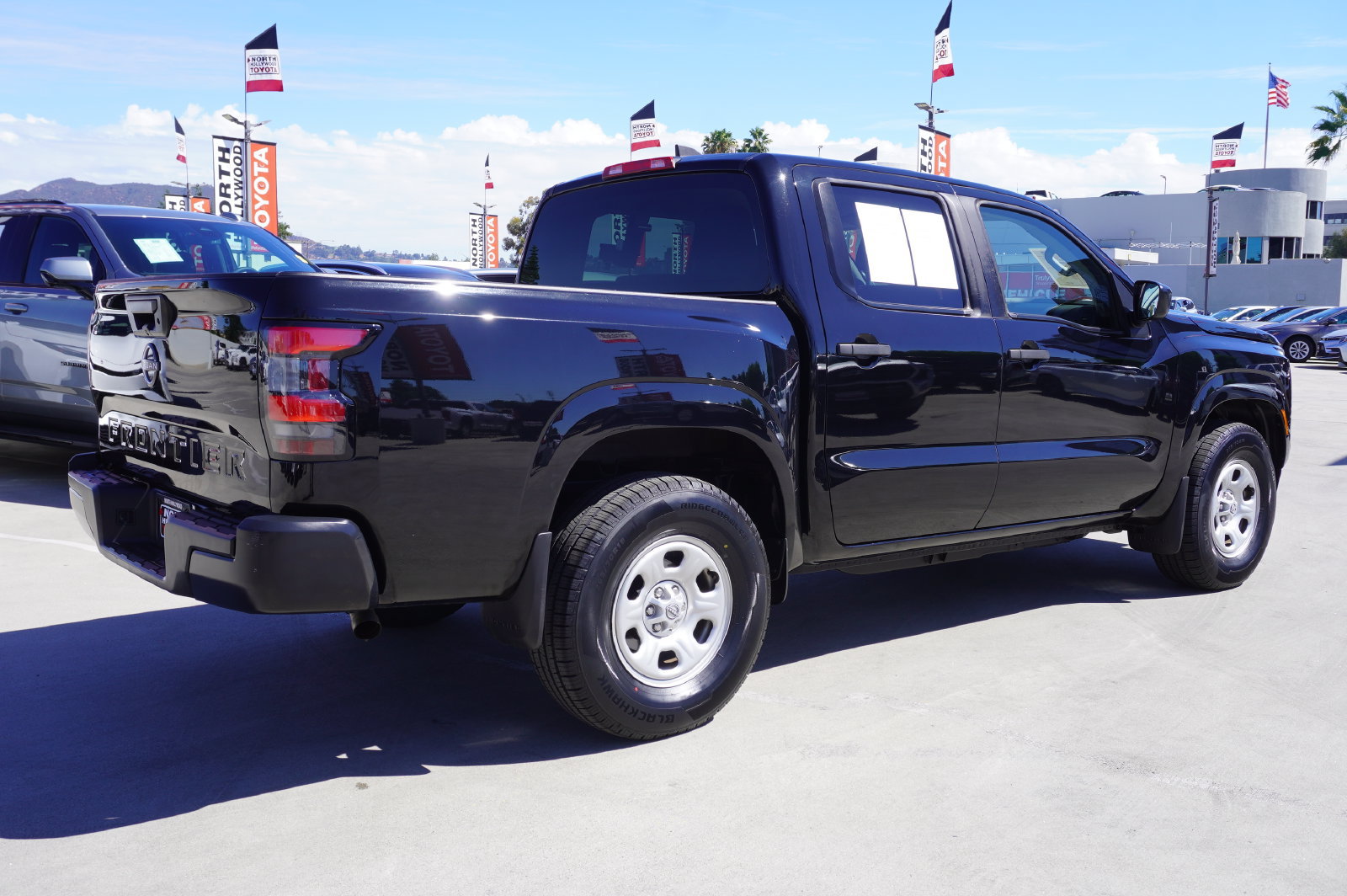 Used 2022 Nissan Frontier S RWD image 7