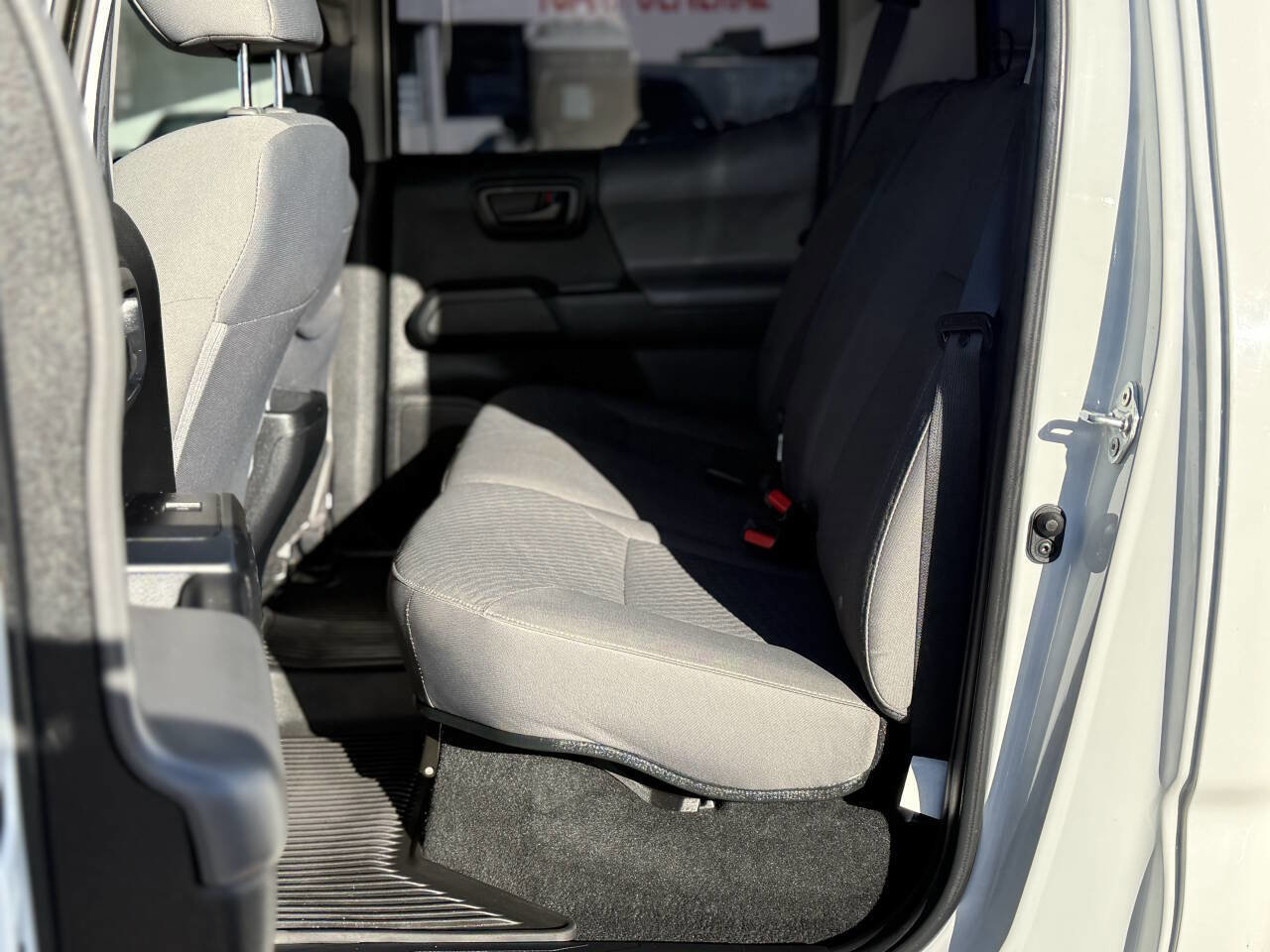 Used 2022 Toyota Tacoma SR w/ SR Convenience Package image 14