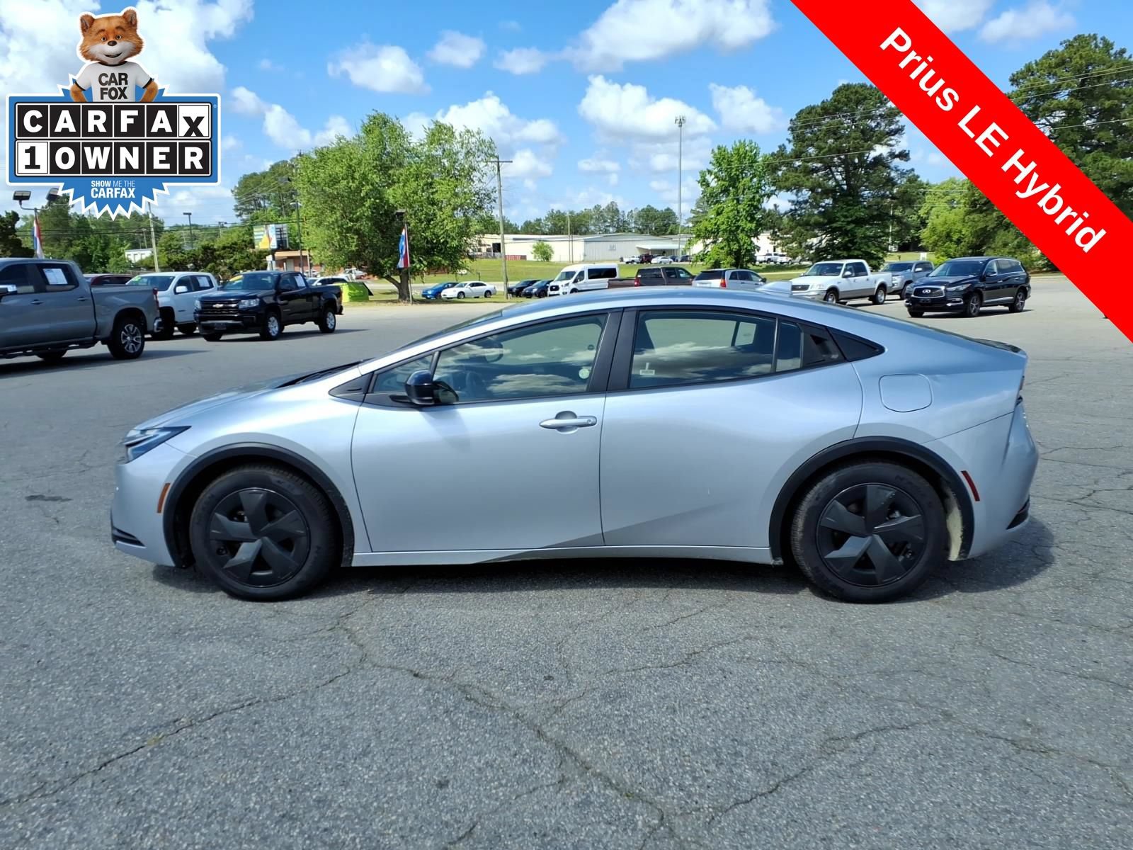 Used 2024 Toyota Prius LE FWD video 2