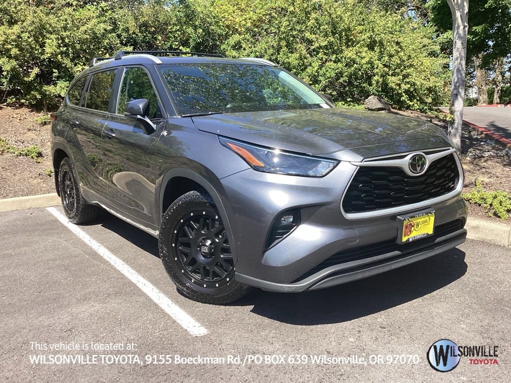 Used 2023 Toyota Highlander XLE AWD/4WD image 1