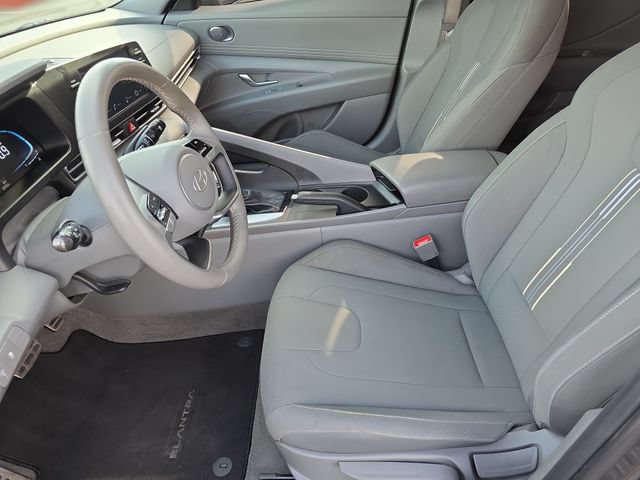 Used 2025 Hyundai Elantra Sport FWD image 17