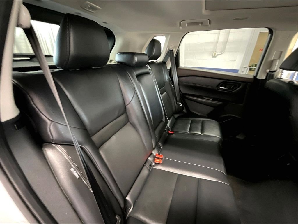 Used 2023 Nissan Rogue SL AWD/4WD image 16