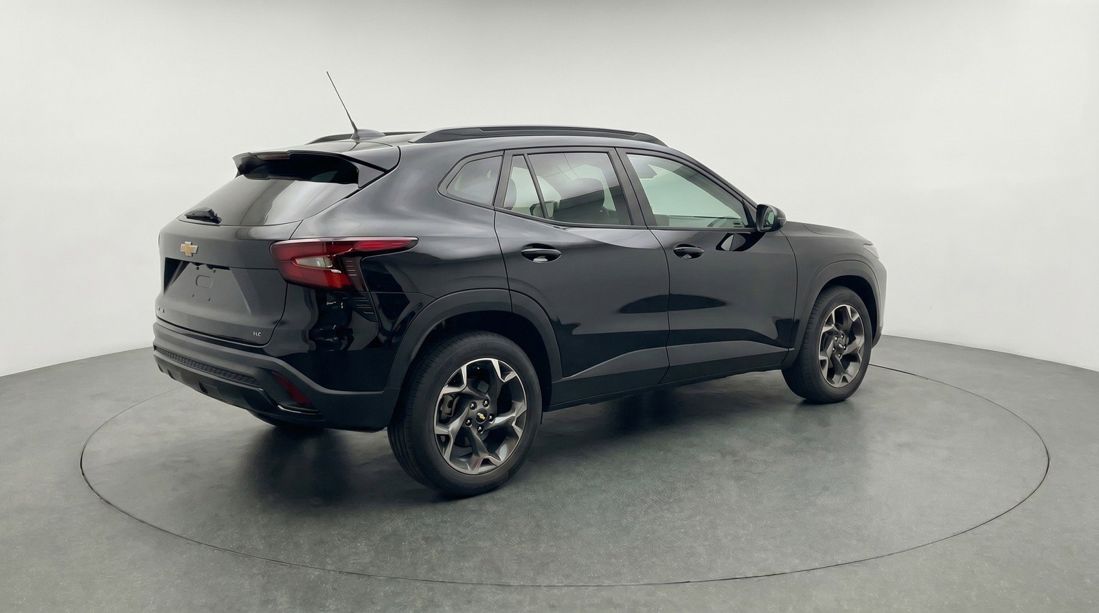 Used 2025 Chevrolet Trax LT FWD image 9