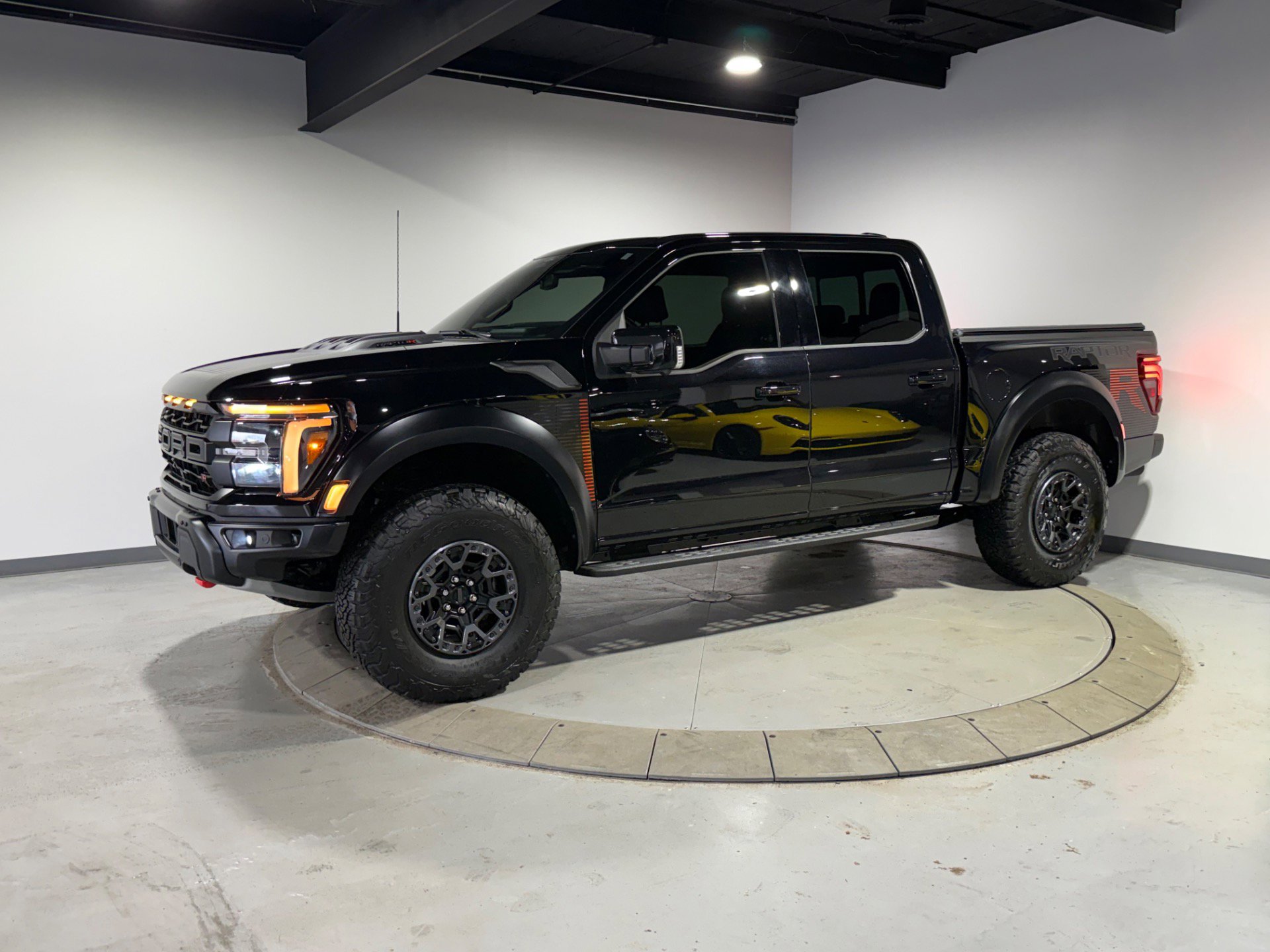 Used 2025 Ford F150 Raptor w/ Equipment Group 803A Raptor R image 5