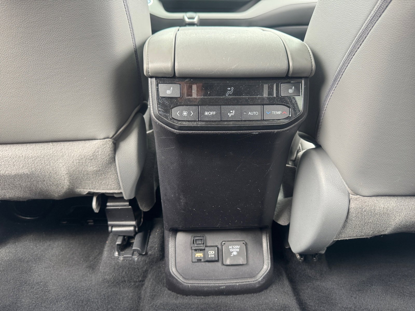 Used 2021 Toyota Highlander Platinum image 32
