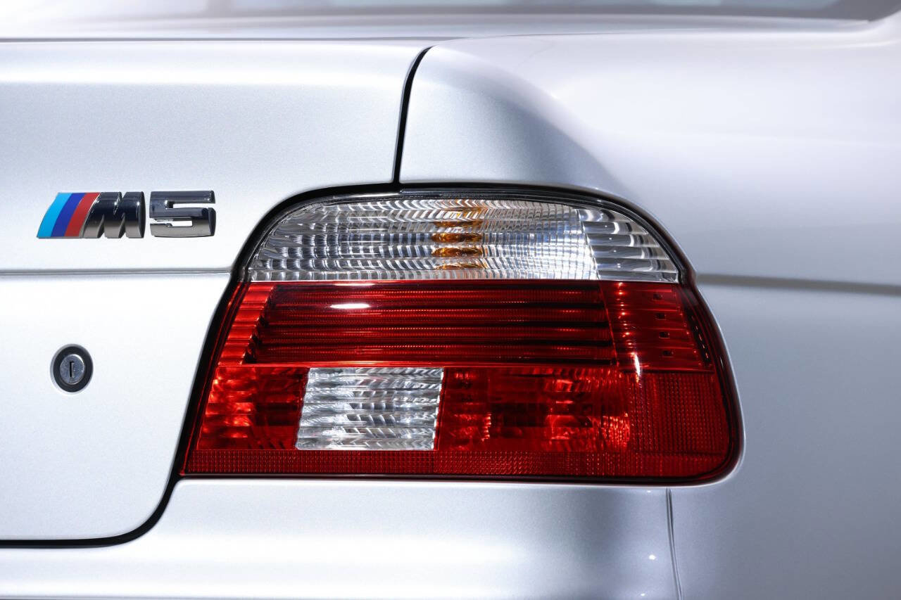 Used 2002 BMW M5 image 47