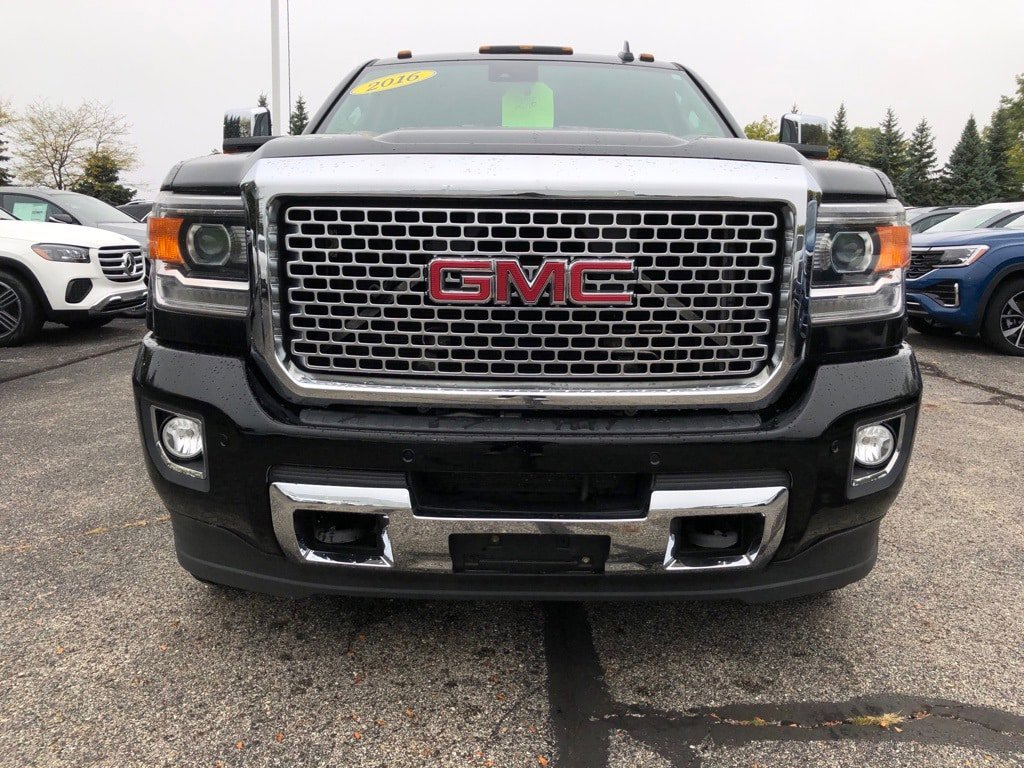 Used 2016 GMC Sierra 2500 Denali w/ Driver Alert Package image 2