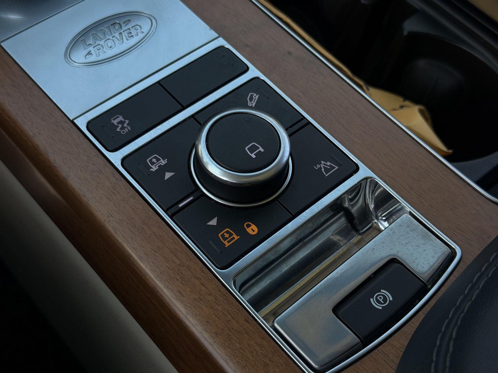 Used 2019 Land Rover Range Rover HSE AWD/4WD image 3