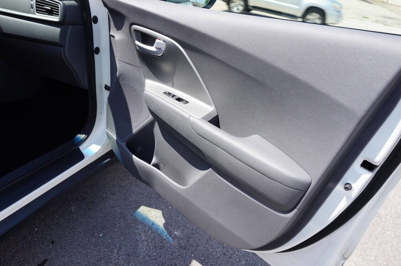 Used 2017 Kia Niro FE image 16