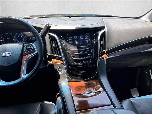 Used 2017 Cadillac Escalade ESV Luxury RWD image 8