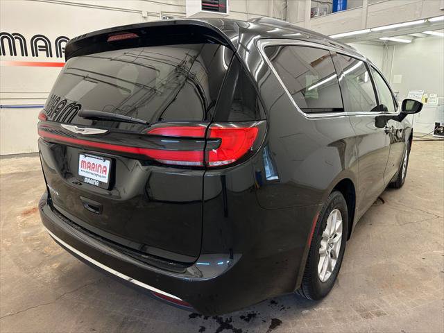 Certified 2022 Chrysler Pacifica Touring-L FWD image 12