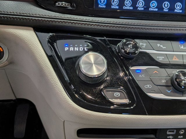 Used 2017 Chrysler Pacifica Limited FWD image 14