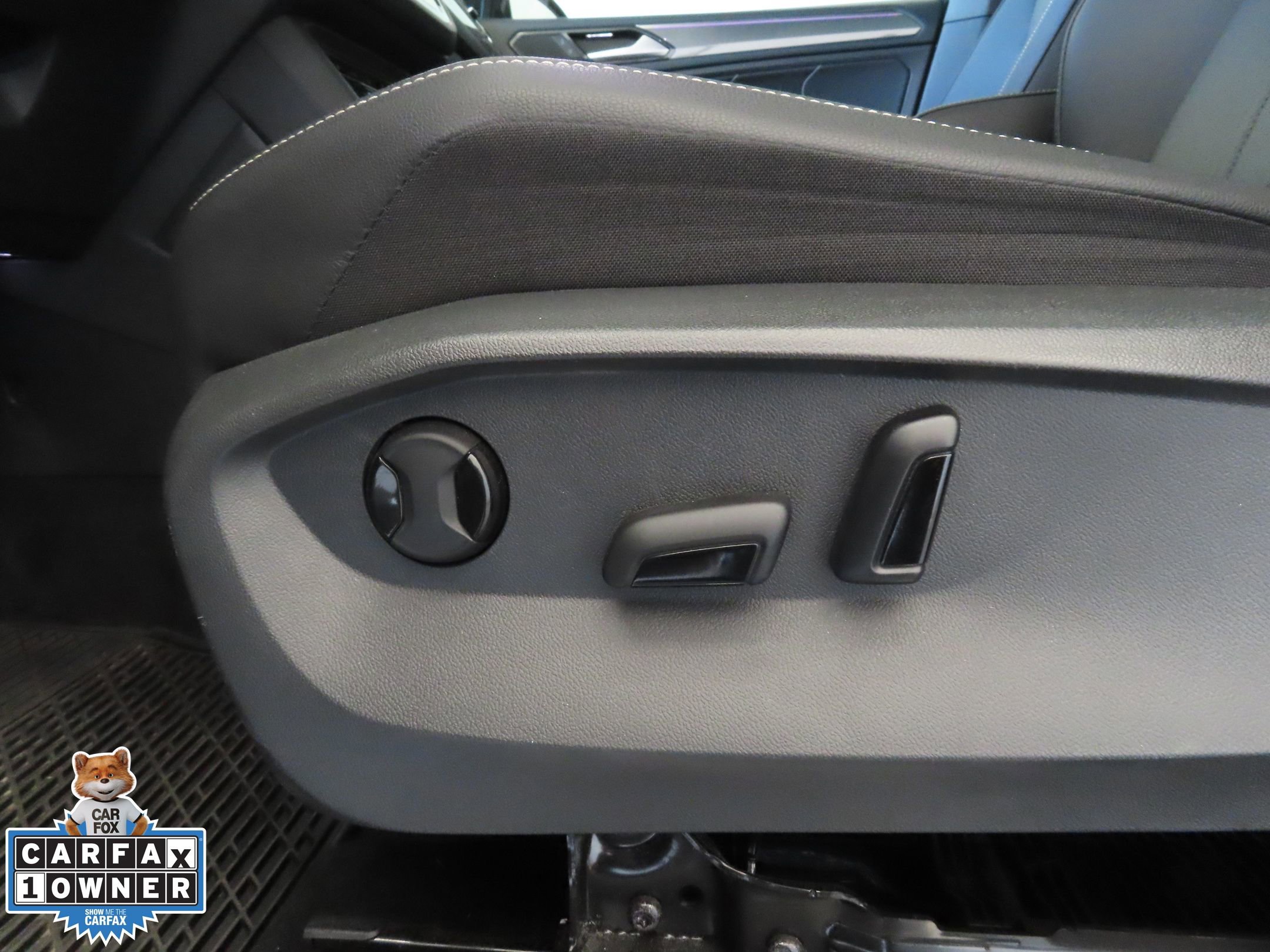 Used 2023 Volkswagen Tiguan SE R-Line image 13