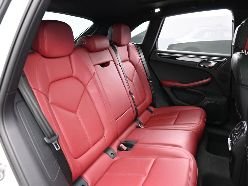Certified 2023 Porsche Macan Turbo image 27