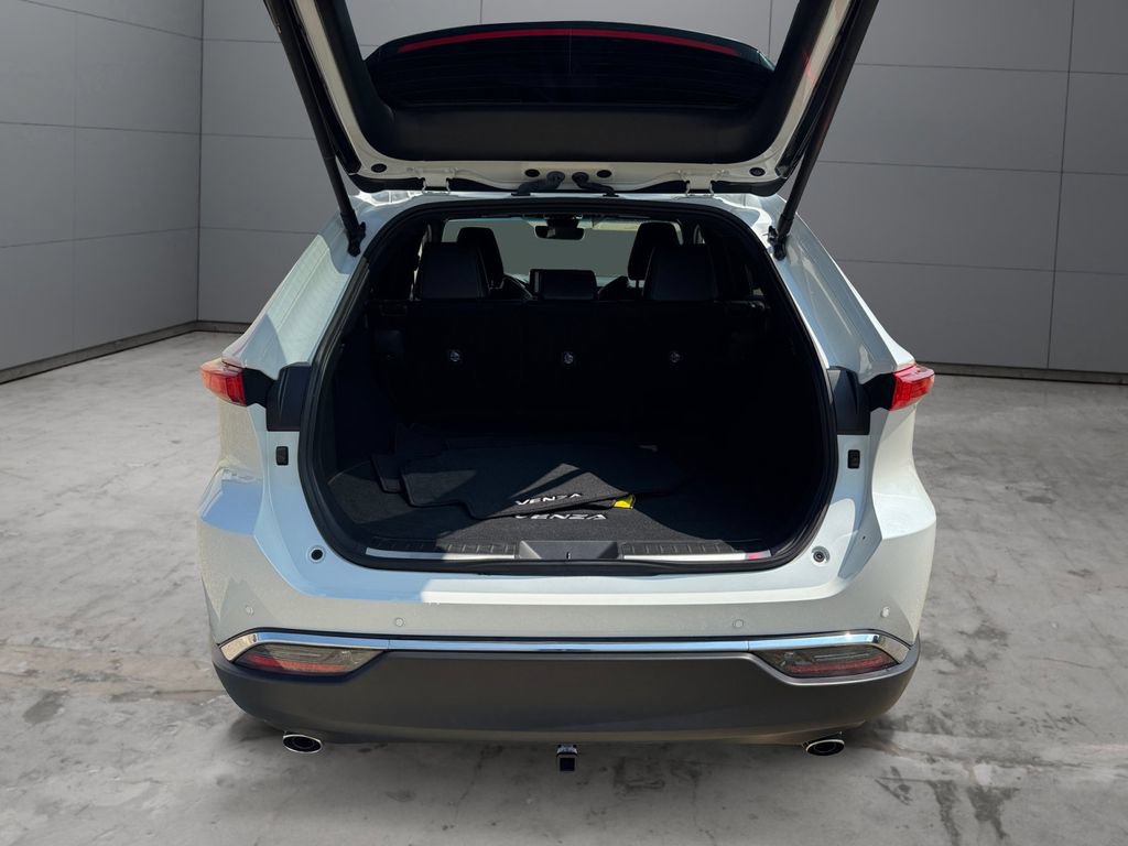 Certified 2024 Toyota Venza XLE AWD/4WD image 19