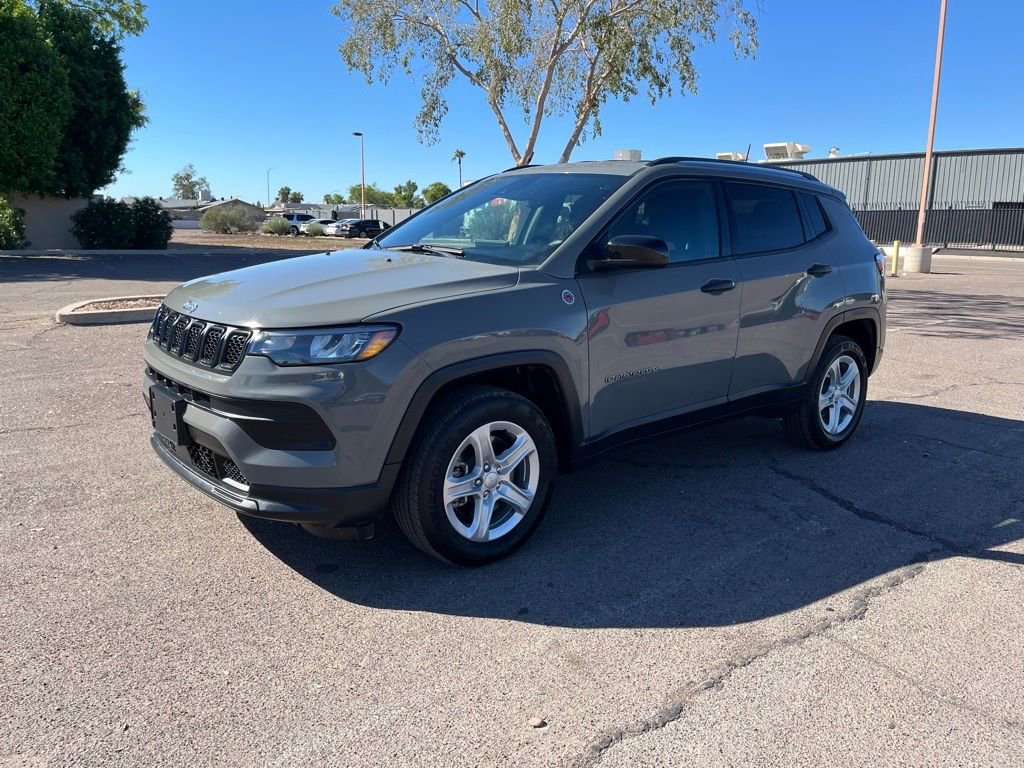 Used 2024 Jeep Compass Sport image 4