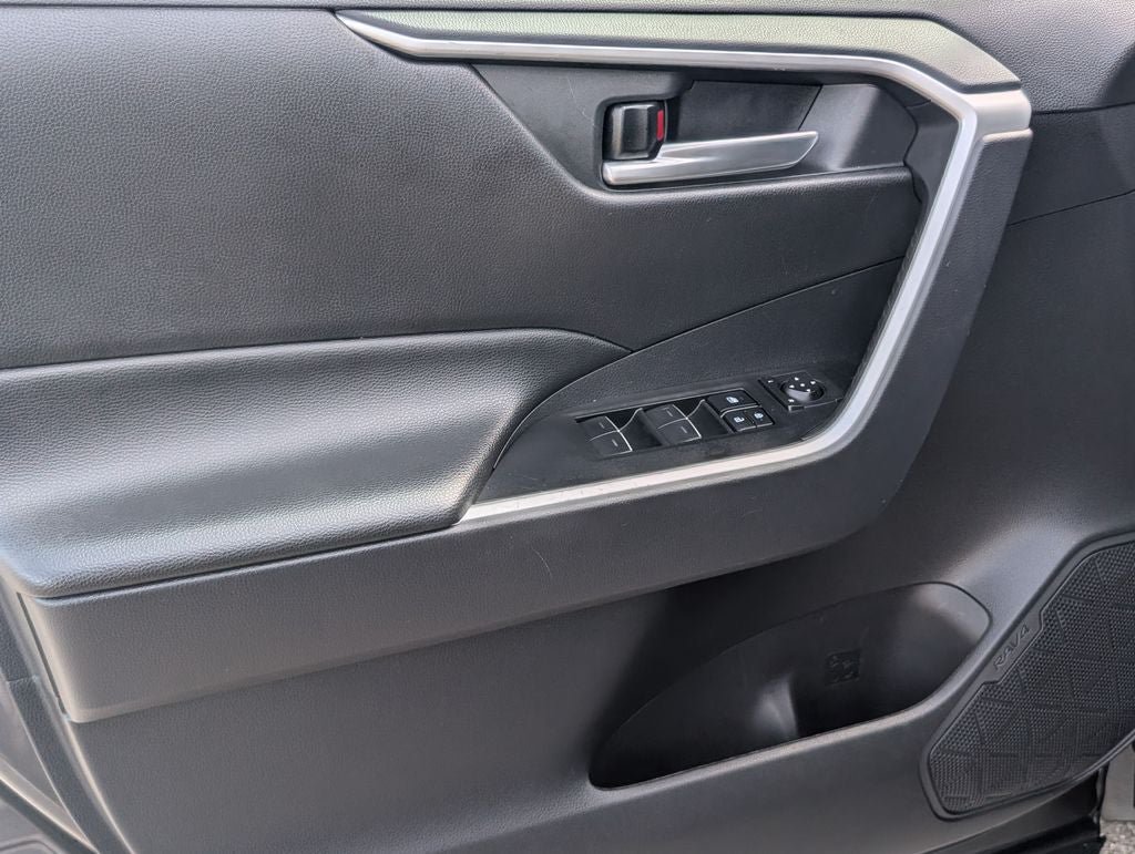 Certified 2025 Toyota RAV4 XLE AWD/4WD image 9