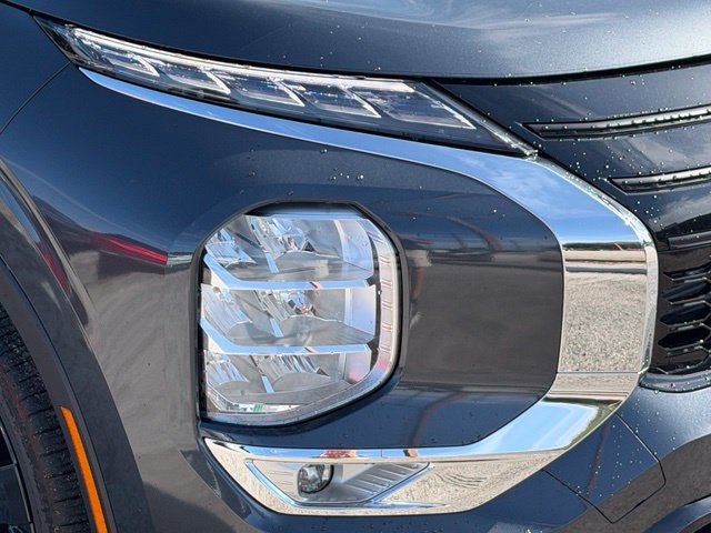 New 2026 Mitsubishi Outlander LE FWD image 9