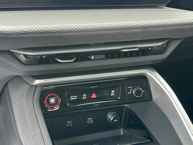 Used 2025 Audi SQ5 Prestige w/ Prestige Package image 28