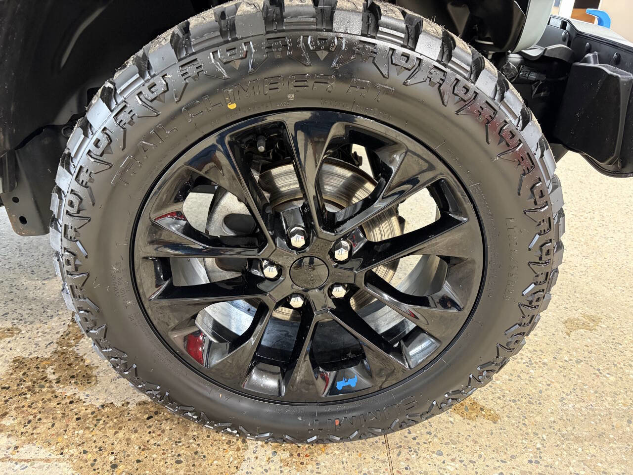 Used 2023 Jeep Wrangler Unlimited Sahara w/ Cold Weather Group image 34