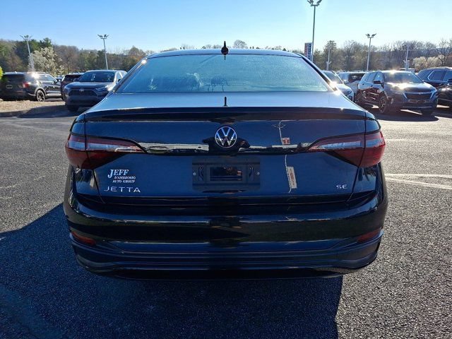 Certified 2023 Volkswagen Jetta SE w/ Panoramic Sunroof Package FWD image 7