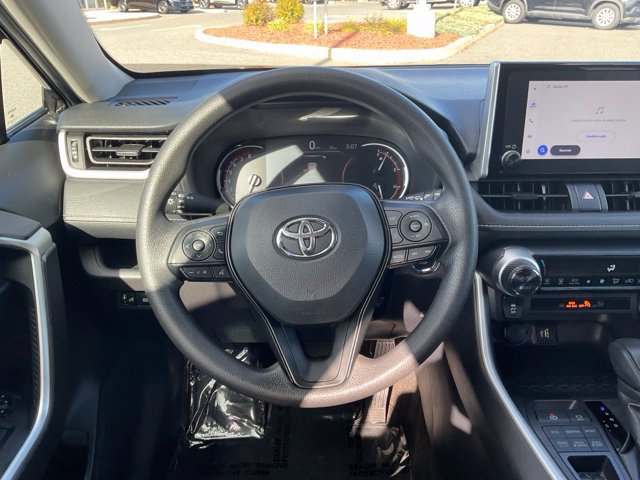 Used 2025 Toyota RAV4 XLE AWD/4WD image 16