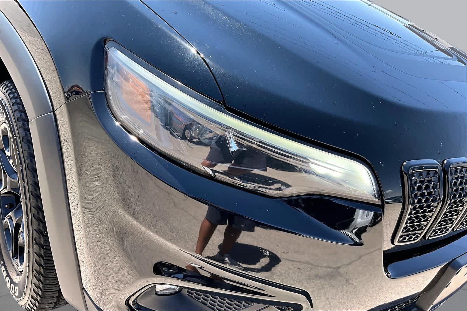 Used 2022 Jeep Cherokee Latitude AWD/4WD image 23