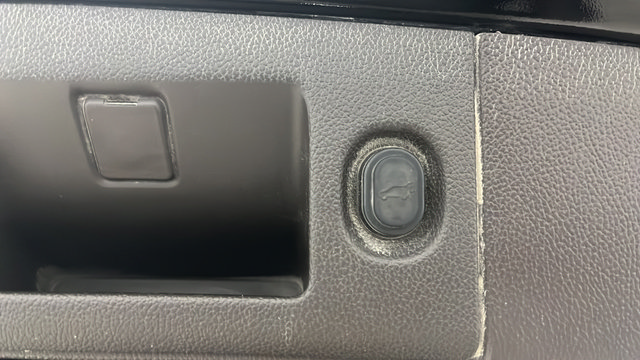 Used 2019 Chevrolet Suburban Premier AWD/4WD image 31