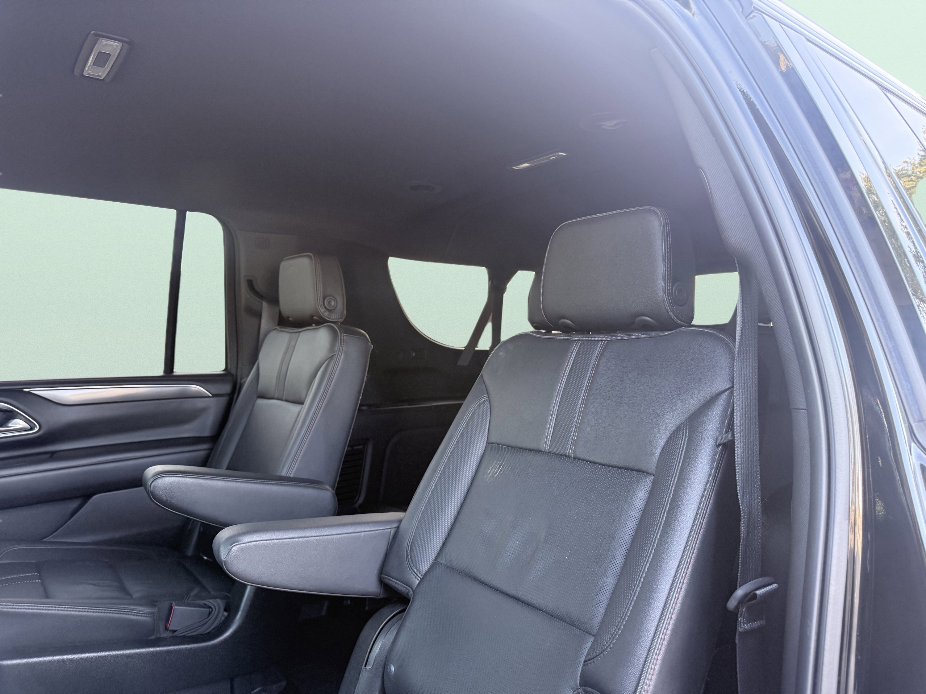 Used 2021 Chevrolet Suburban RST w/ Luxury Package image 20