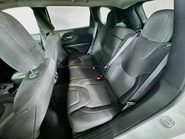 Used 2019 Jeep Cherokee Latitude w/ Popular Appearance Group FWD image 26