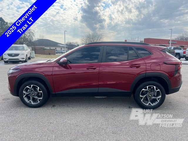 Used 2025 Chevrolet Trax LT image 3