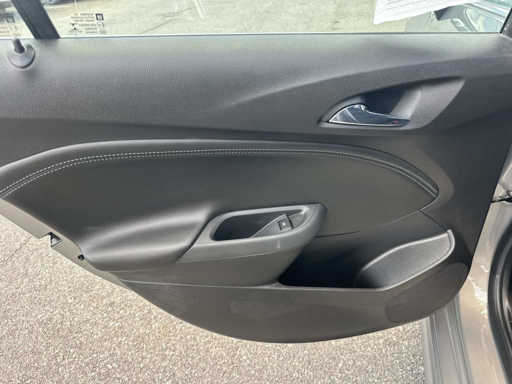 Used 2017 Chevrolet Cruze Premier FWD image 18