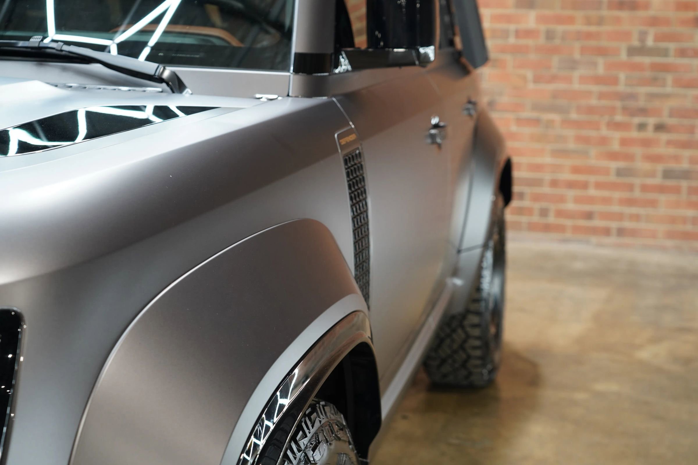 Used 2025 Land Rover Defender 110 image 30