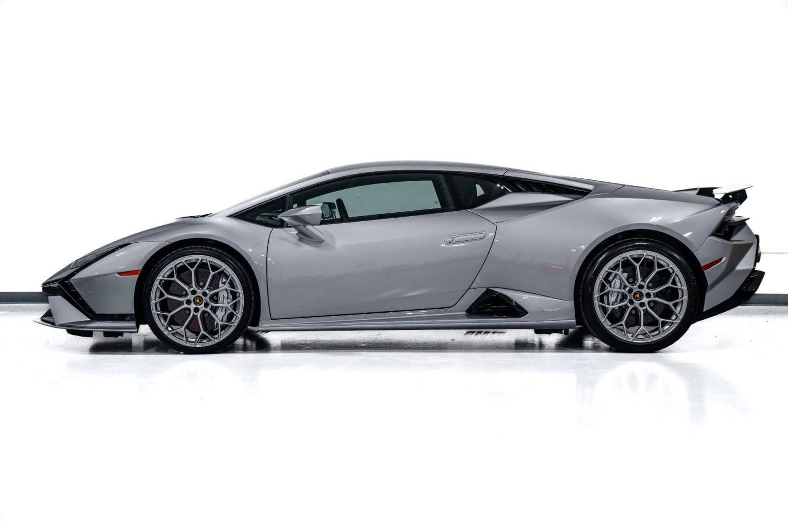 Used 2023 Lamborghini Huracan Tecnica RWD image 8