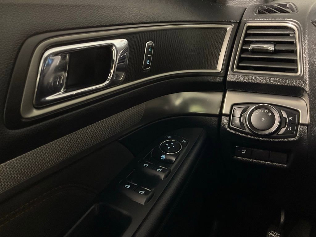 Certified 2018 Ford Explorer XLT w/ Equipment Group 202A image 19
