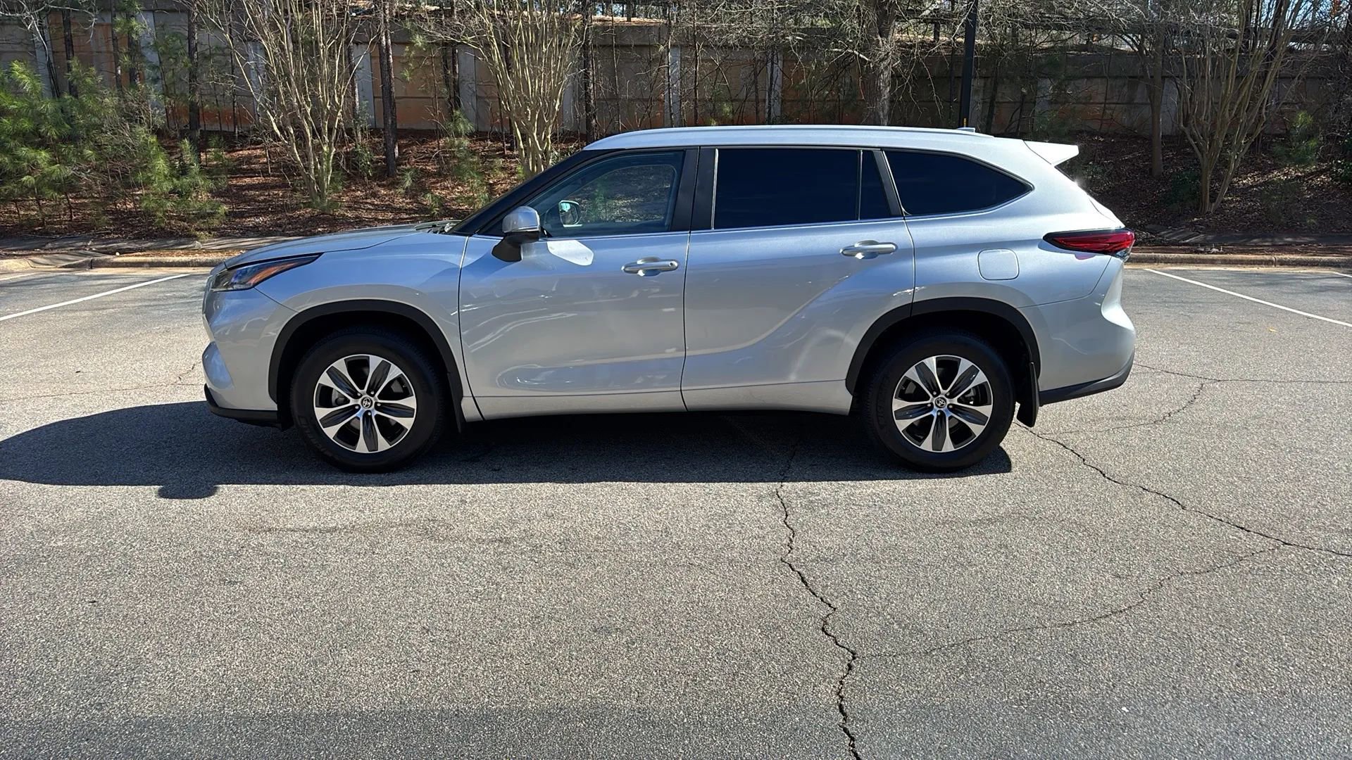 Used 2023 Toyota Highlander XLE image 8