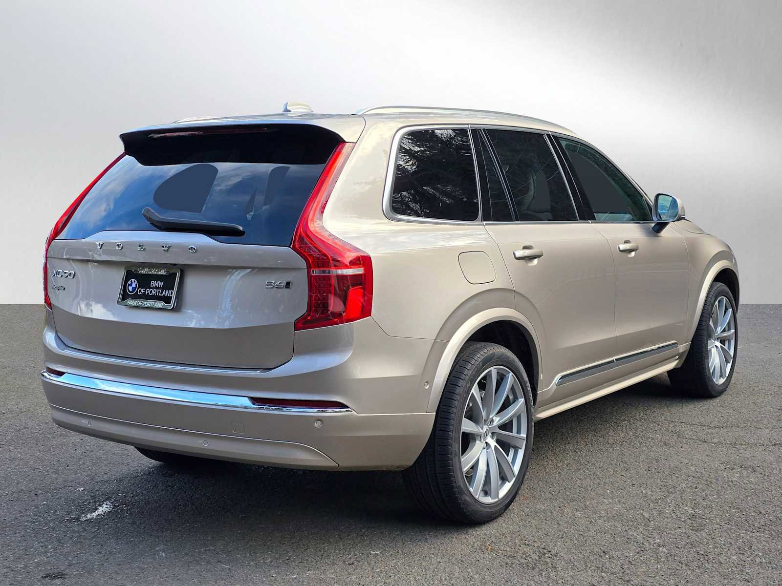 Used 2024 Volvo XC90 B6 Ultimate w/ Protection Package Premier image 3