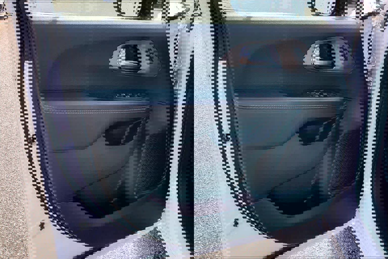 Used 2025 Chrysler Pacifica Select image 20