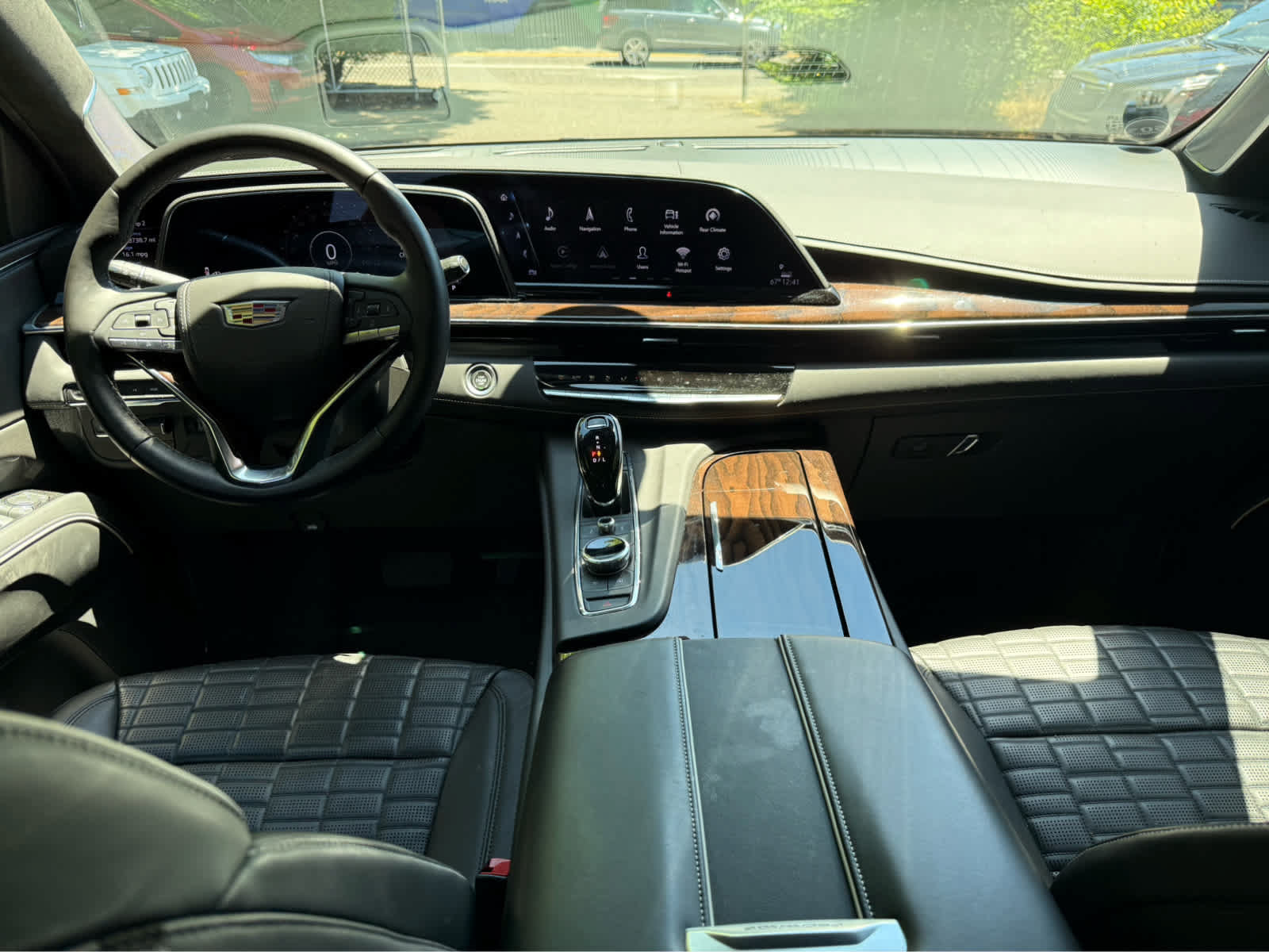 Used 2022 Cadillac Escalade Sport Platinum w/ Heavy-Duty Trailer Package AWD/4WD image 7